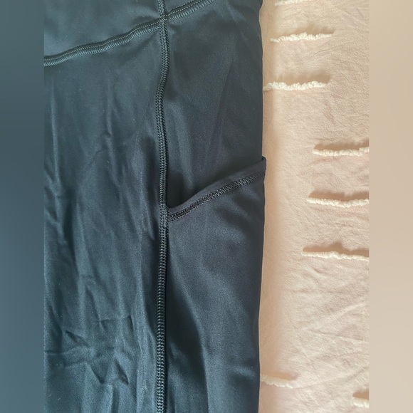 Size 6 lululemon capris - Picture 2 of 5